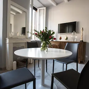 Trevi Luxury Maison Apartment